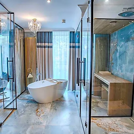 Ξενοδοχείο με διαμερίσματα Prawdzic Family Resort & Wellness 4*